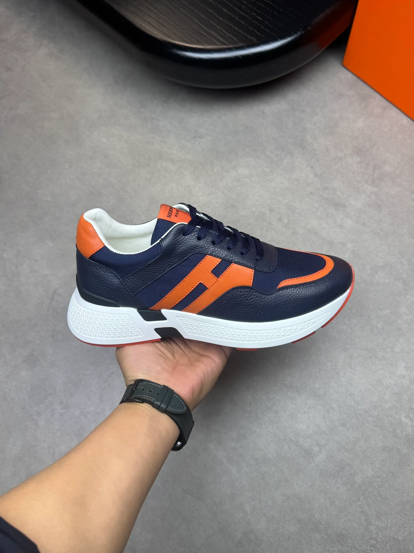 [HERMES] Hermès men's shoes 💰520💰 - high-end quality original items 🔍🔍🔍 casual sports shoes - upper: 🔝 pebbled calfskin, brand high mercerized canvas, body sewn with brand ´H´ totem, tongue brand logo cloth label - lining: water-dyed cowhide -Outsole: Ultra-light T men's shoes 💰U foam·rubber; two-color molded outsole -Ultra-high quality control·Fine workmanship: highlighted (high-end·luxury·grade) -Size: 39-44 (38, 45, can be customized)
